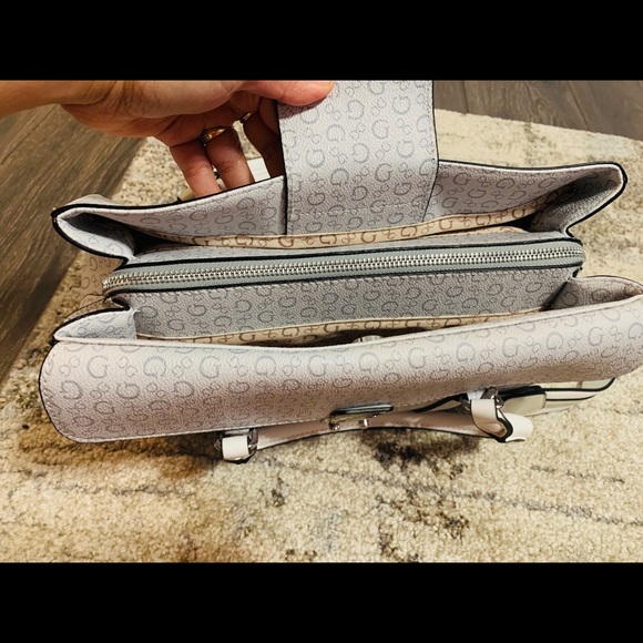 Guess Handbag - Picture 4 of 5